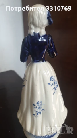Красива порцеланова статуетка на дама. , снимка 2 - Статуетки - 51139733