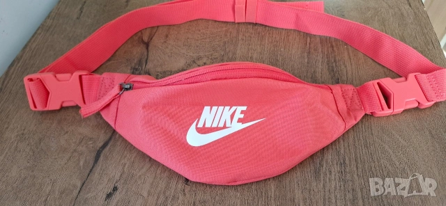 НОВА NIKE Малка чанта за кръста 27/10 см, снимка 2 - Чанти - 53735274