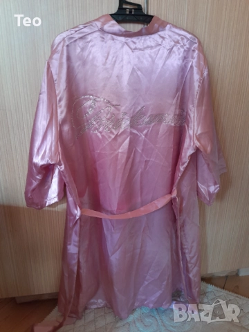 Розов сатенен халат за шаферка с надпис от камъни + подарък лента, снимка 6 - Други - 52933475
