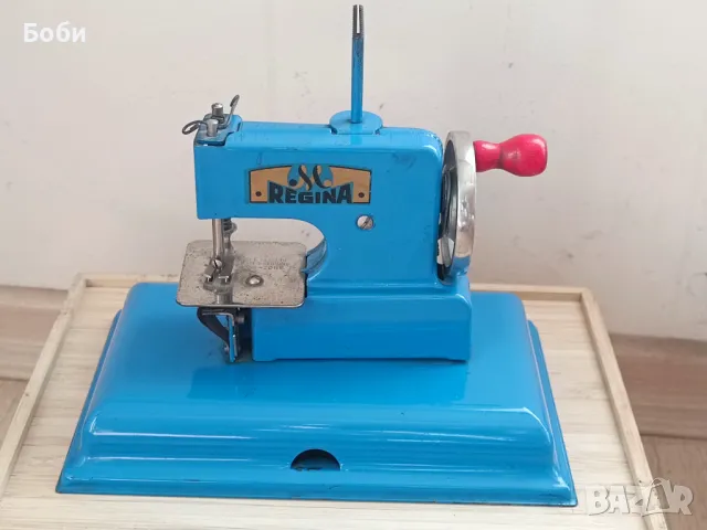 Стара играчка шевна машина 