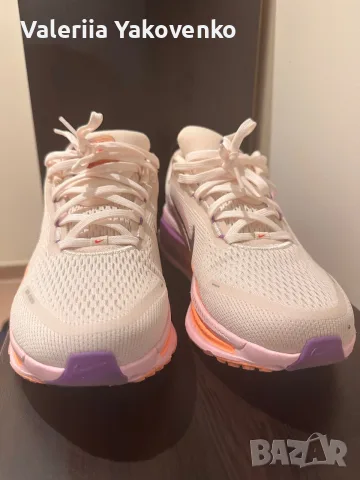 Маратонки Nike Vomero Plus, снимка 2 - Маратонки - 55953026