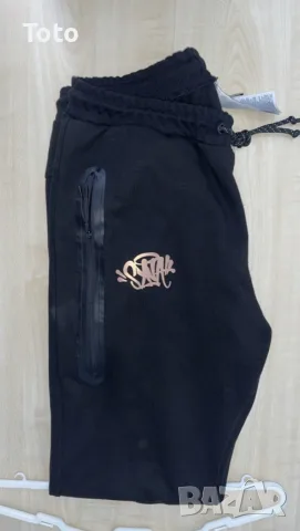 Оригинално долнище Nike Tech Fleece "Life of Syn"
, снимка 2 - Спортни дрехи, екипи - 56208723