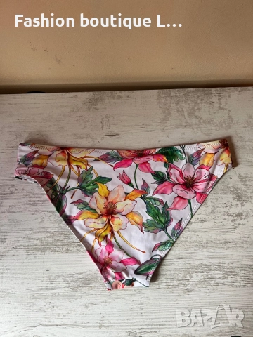 Комплект бял бански с флорална долница с цветя 46 размер C чашка 🌸🪷🌺🌷💐🌹🤍🩷❤️, снимка 7 - Бански костюми - 52002115