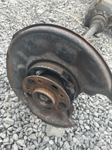 W203 мерцедес ц класа заден шенкел ляв и десен