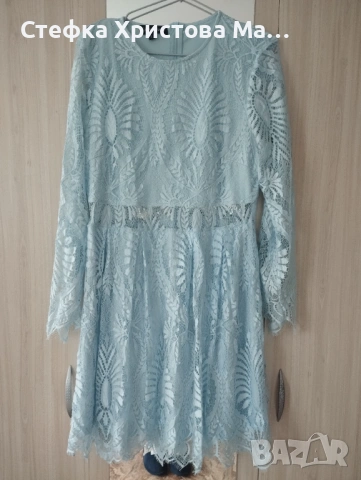 Светло синя дантелена рокля размер Л.