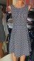 Кукленска рокля в черно-бели шарки с изрязан гръб, снимка 1 - Рокли - 41119124