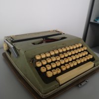 Пишеща машина Марица, снимка 2 - Антикварни и старинни предмети - 44178223