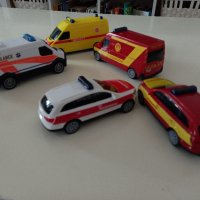 2 джипа Audi и 3 пластмасови микробуса, на DIckie, снимка 1 - Коли, камиони, мотори, писти - 38591988