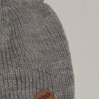 Безшевно ръчно плетена детска шапка с ушички , снимка 6 - Шапки, шалове и ръкавици - 42230111