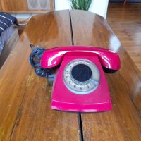 Стар телефон #12, снимка 1 - Антикварни и старинни предмети - 40170649