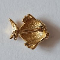 Позлатена брошка - риба, снимка 2 - Колиета, медальони, синджири - 35771066