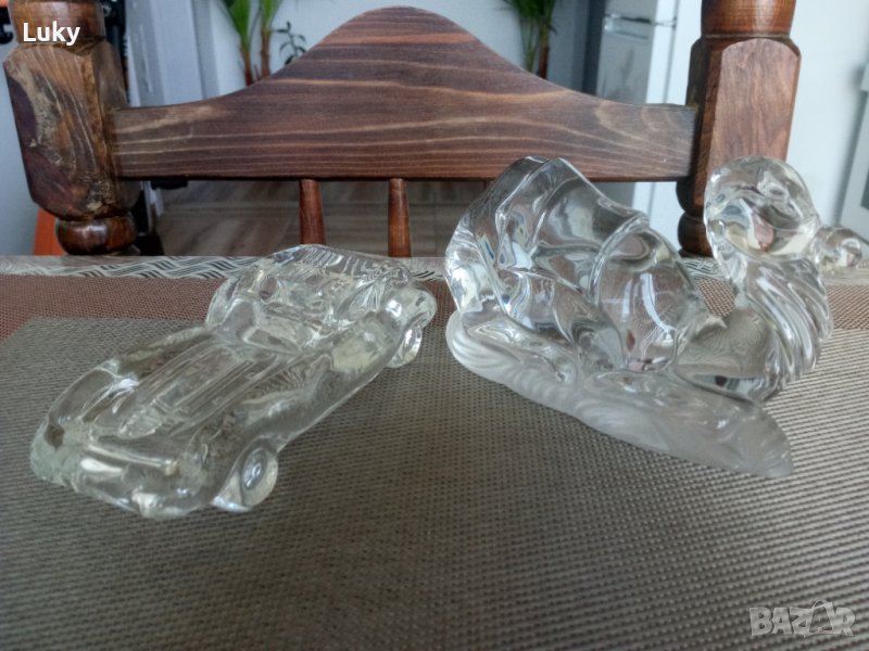 Прекрасно произведение на изкуството фигури от стъкло-ретро кола и камила. Цената е за двете., снимка 1