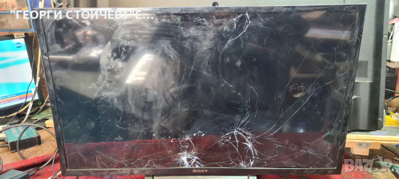 KDL-32R410B 2 СЪС СЧУПЕНА МАТРИЦА, снимка 1