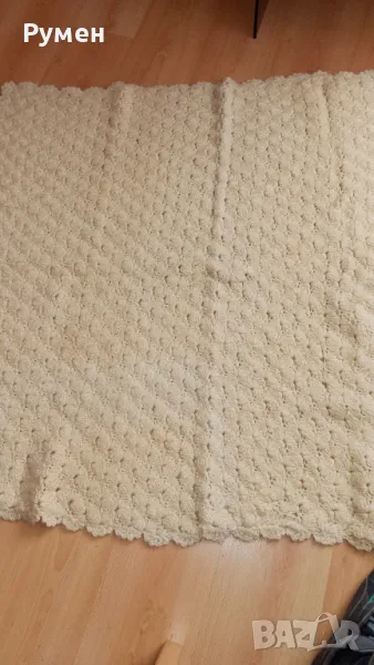 Ръчно бродирана покривка за маса размер 120 на 110см., снимка 1