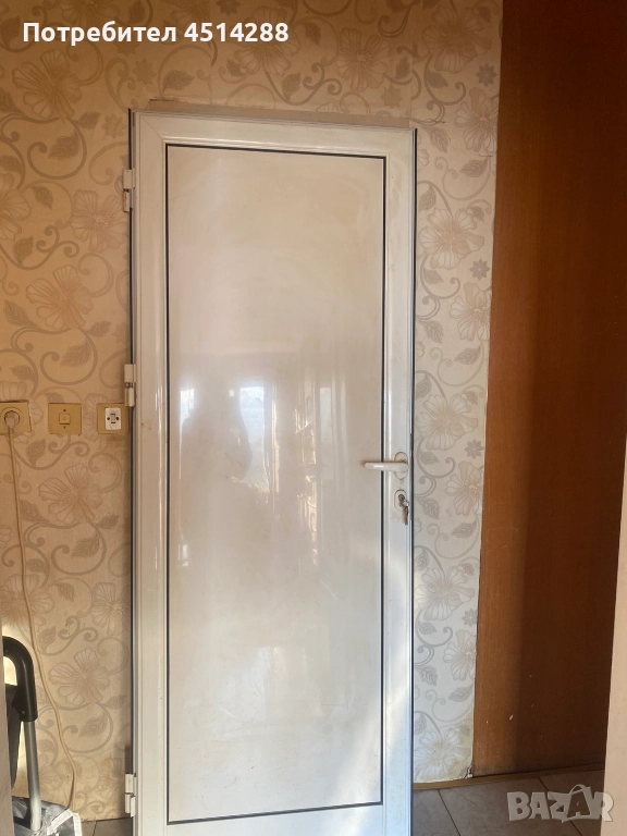 Продавам ПВЦ врата с огледало , снимка 1