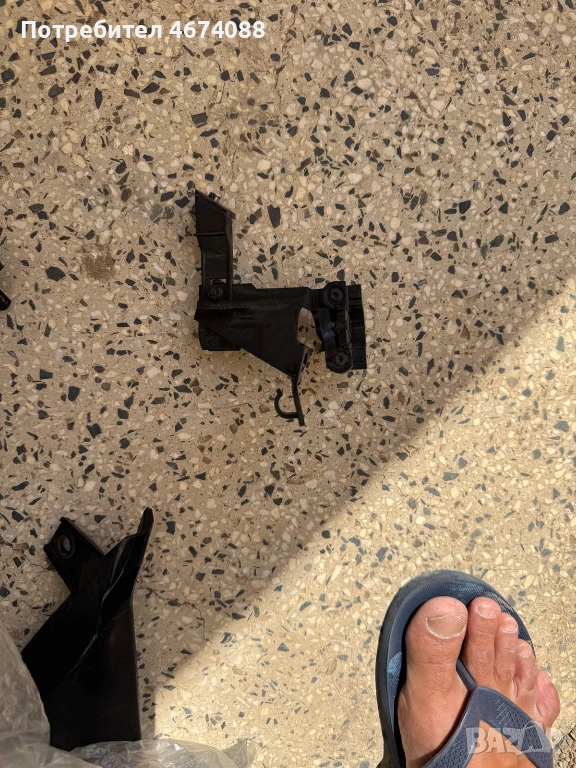 Държач, основа на дясна миялка на десен фар на Range Rover Evoque само за 30лв. BJ32-13C152-CA, снимка 1