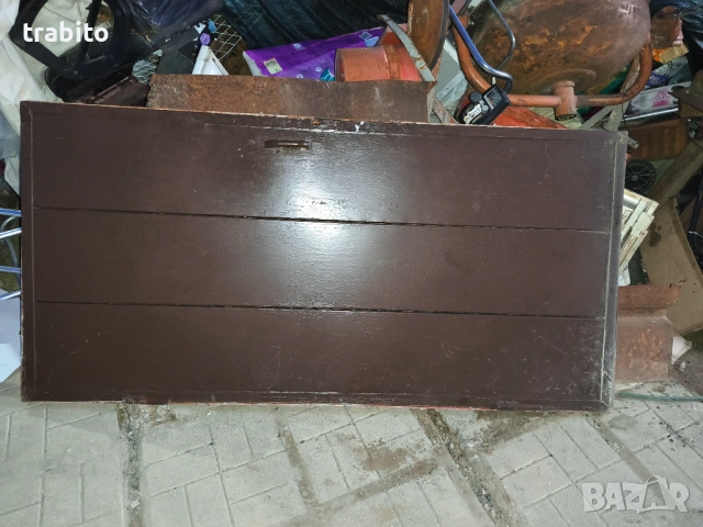 Масивна стоманена врата