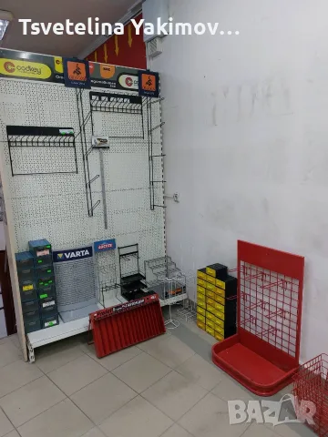 Разпродажба на търговско оборудване: Стелажи (Würth, Bosch, Gedore) и масивни модулни витрини, снимка 15 - Стелажи и щандове - 55600046