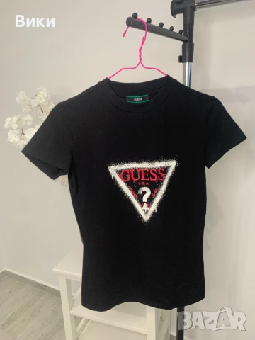 Тениска Guess, размер М, подходяща и за S