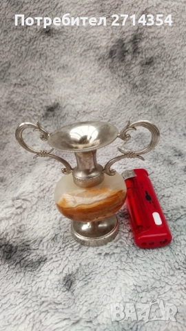 Посребрена амфора