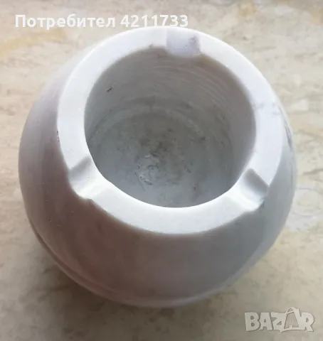 пепелник от мрамор 10 см висок 12 см диаметър НОВ