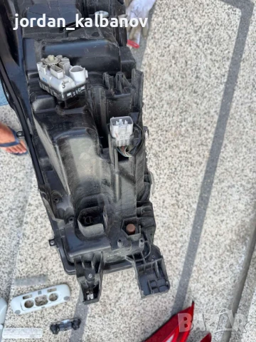 Оригинален десен фар хромиран KOITO за Тойота Хайлукс само за 1000лв. 81110-YP121, снимка 6 - Части - 51121932