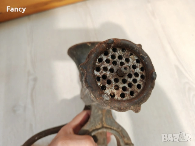 Стара машинка за мелене на месо Метал, снимка 6 - Антикварни и старинни предмети - 53120002