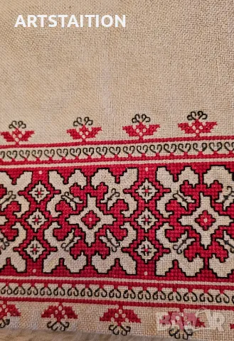 Красива ръчно бродирана покривка, снимка 3 - Декорация за дома - 49533296