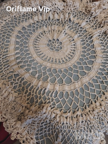 Покривка за кръгла маса за довършване