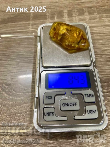 Уникална кехлибарена брошка с естествени включвания, снимка 4 - Антикварни и старинни предмети - 51457435