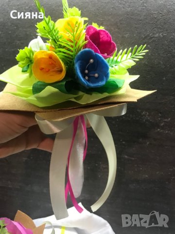 Букет от минзухари от филц, снимка 2 - Декорация за дома - 39491466