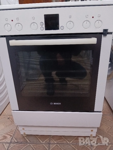Свободно стояща печка с керамичен плот Бош Bosch с две години гаранция!, снимка 2 - Печки, фурни - 52082731