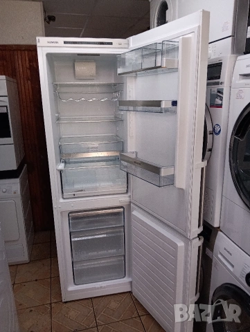 Комбиниран хладилник с фризер Сименс Siemens с две години гаранция!, снимка 3 - Хладилници - 53652487