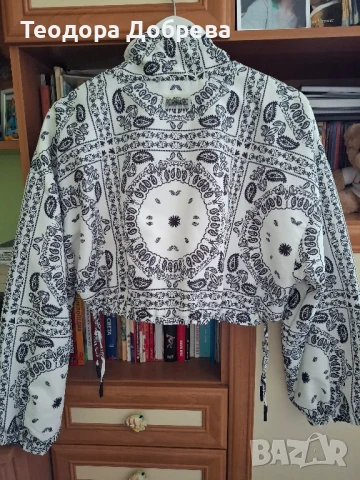 Късо преходно яке от BERSHKA, снимка 2 - Якета - 50962321