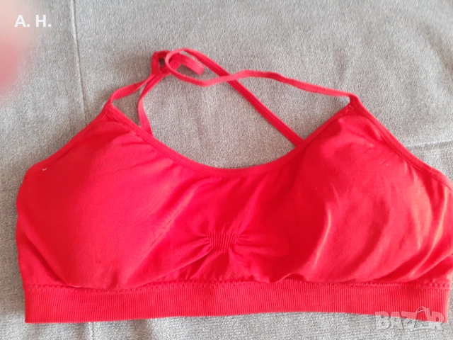 Червено бюстие