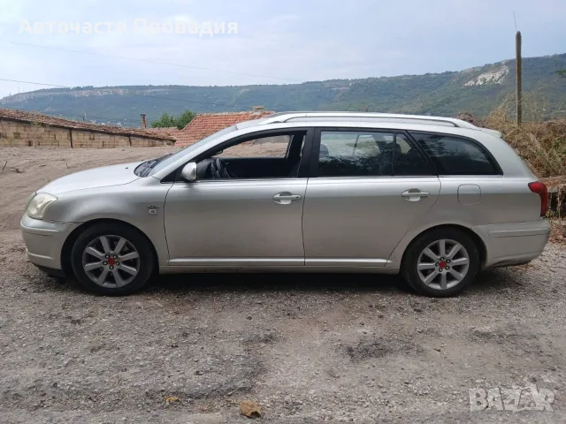 Toyota Avensis 2.0 дизел 2004г, снимка 4 - Автомобили и джипове - 56039405