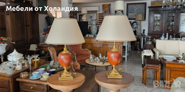 Двойка настолни лампи