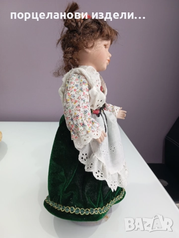 Порцеланова колекционерска кукла със метална стойка , снимка 7 - Антикварни и старинни предмети - 52690344