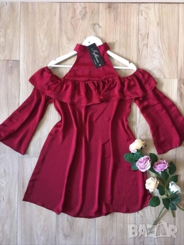 Разпродажба спешно! Нова рокля в цвят бордо стои свободно
