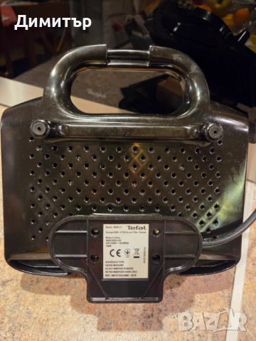 Грил преса tefal с мощност 700W, снимка 3 - Скари - 52998643