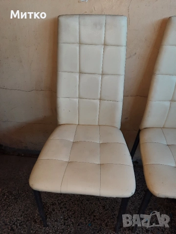 Бели кожени трапезни столове с желязна основа, снимка 3 - Столове - 53445328