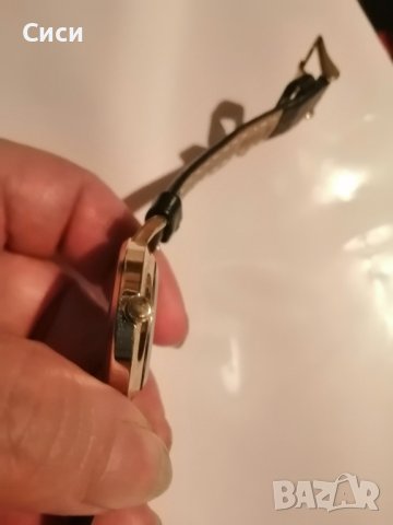 Дамски часовник, снимка 3 - Луксозни - 42294063