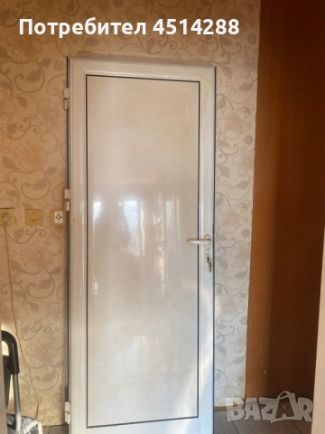 Продавам ПВЦ врата с огледало 