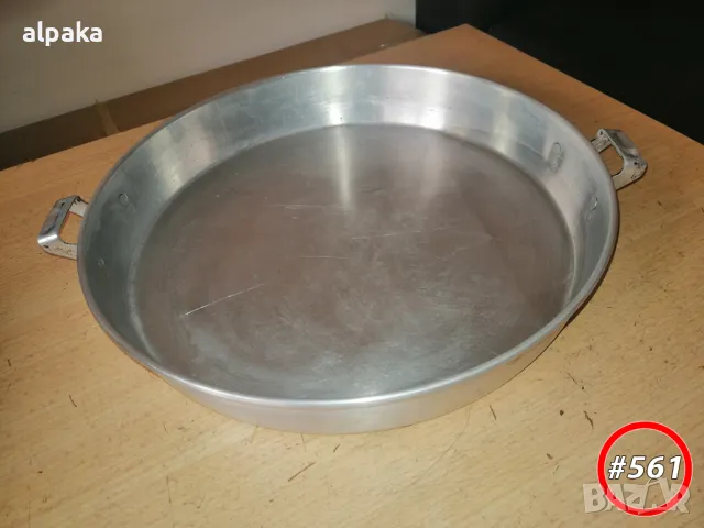 Продавам голяма алуминиева тава с дръжки 32.5/5 см, снимка 1