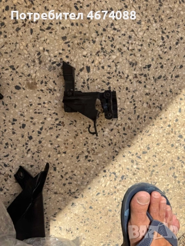 Държач, основа на дясна миялка на десен фар на Range Rover Evoque само за 30лв. BJ32-13C152-CA