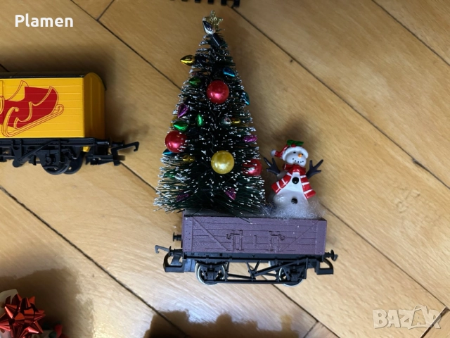 Коледен влак Hornby Santa’s Express R1248 + допълнителни вагони, снимка 6 - Влакчета, самолети, хеликоптери - 52990162