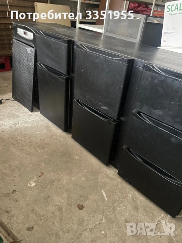 Професионален хладилник под-плотов