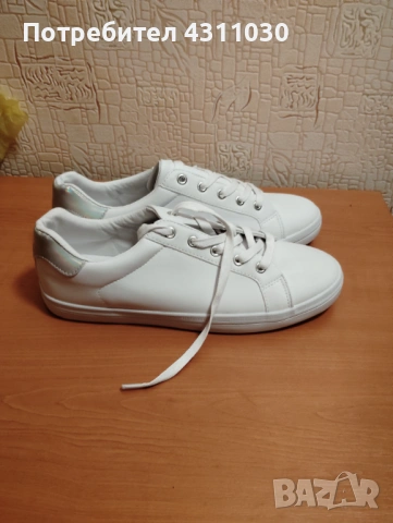 Бели спортни обувки номер 42 нови, снимка 2 - Дамски ботуши - 53380927