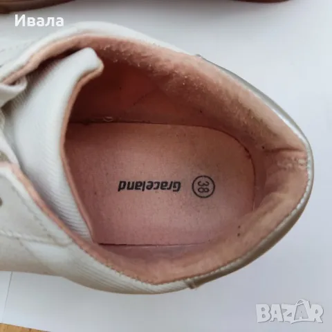 Бели спортни обувки , снимка 4 - Маратонки - 48934136