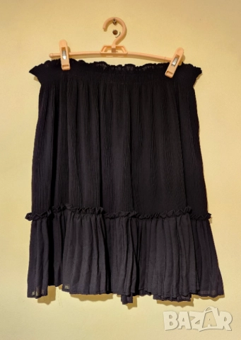 Черна елегантна пола с набори Topshop